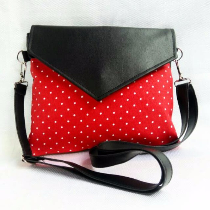 

EXCLUSIVE Slingbag amplop magnet polka kecil merah LARIS