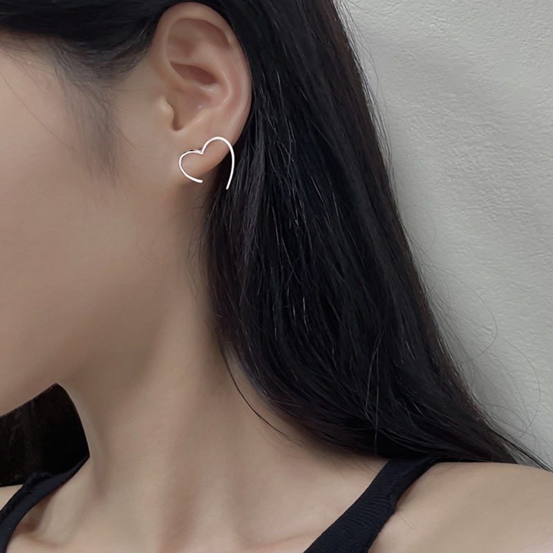 Anting Tusuk Motif Hati Simple Bahan Alloy Warna Silver Untuk Wanita