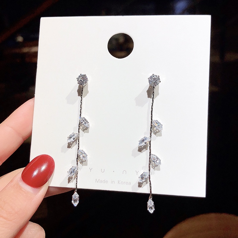 Anting Tusuk Gantung Bahan Sterling silver 925 Desain Daun Hias Zircon Gaya Retro Untuk Wanita