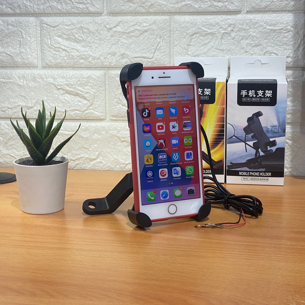 Phone stand holder + USB charger aki tatakan penahan penyangga hp di spion motor stand hanphone anti slip