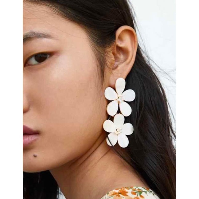 LRC Anting Tusuk Fashion White Alloy Resin Double-layer Flower Earrings F66515