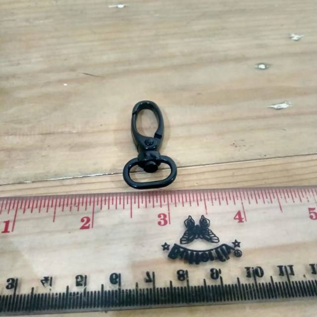

Kait Tas Besi 10 mm warna Hitam