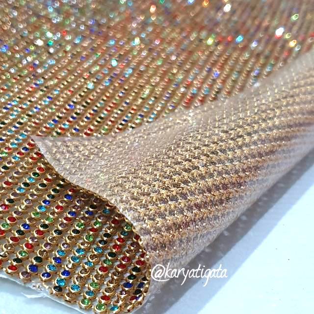 Aplikasi Diamond Tikar 142 Baris - Emas Warna Warni ( Panjang +/- 123 cm)