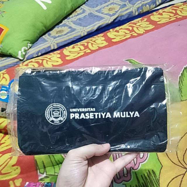 

Tempat pensil bekas souvenir