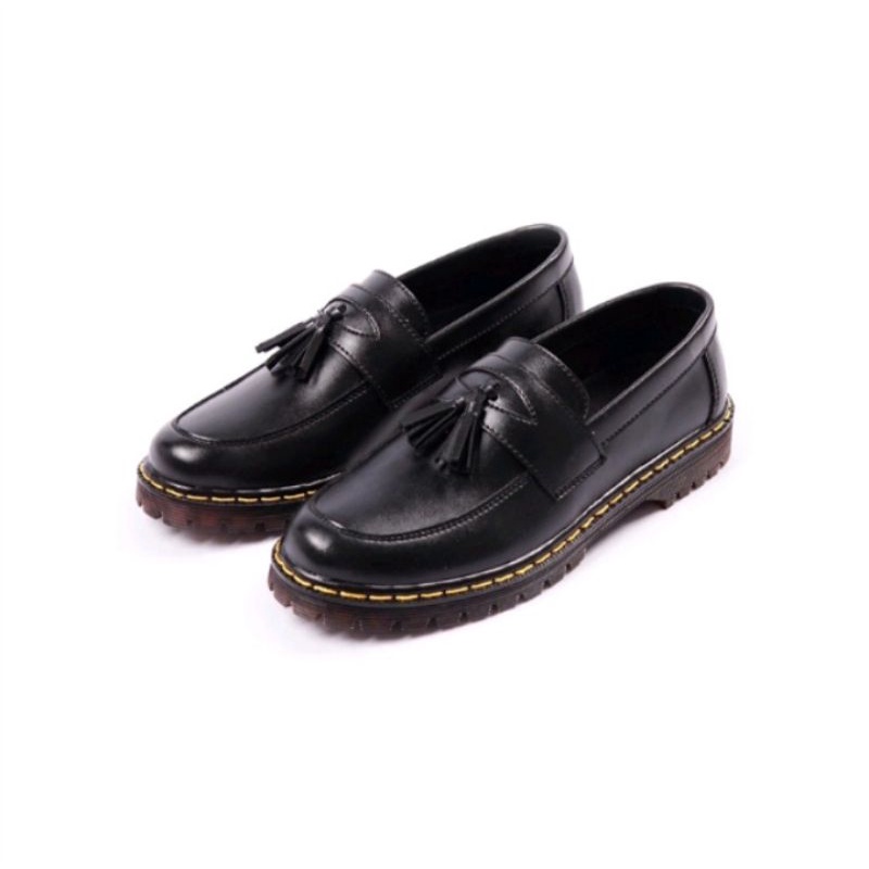 sepatu martens loafers pria dan wanita unisex sepatu dokmart casual sepatu ventage formal sepatu terlaristo sepatu pendek