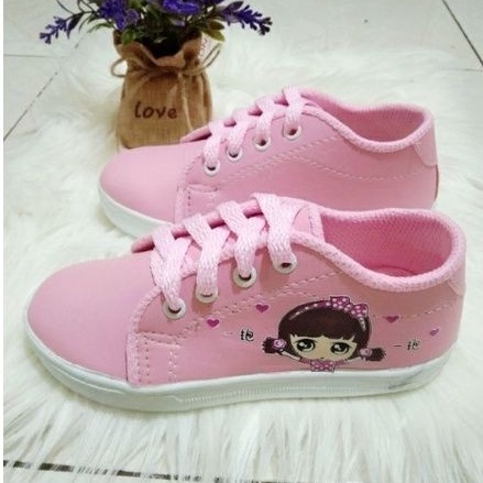 sepatu sneaker Ket tali gambar boneka