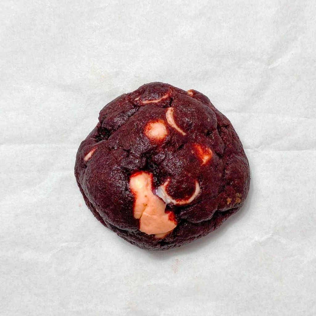 

box of 4 RED VELVET cookies