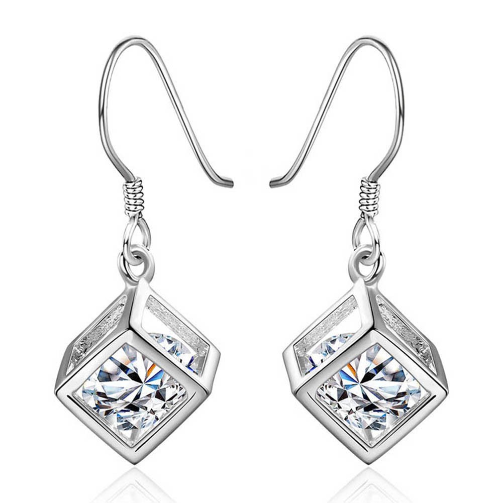 1 Pasang Anting Sterling Silver 925 Bentuk Kubus Kristal