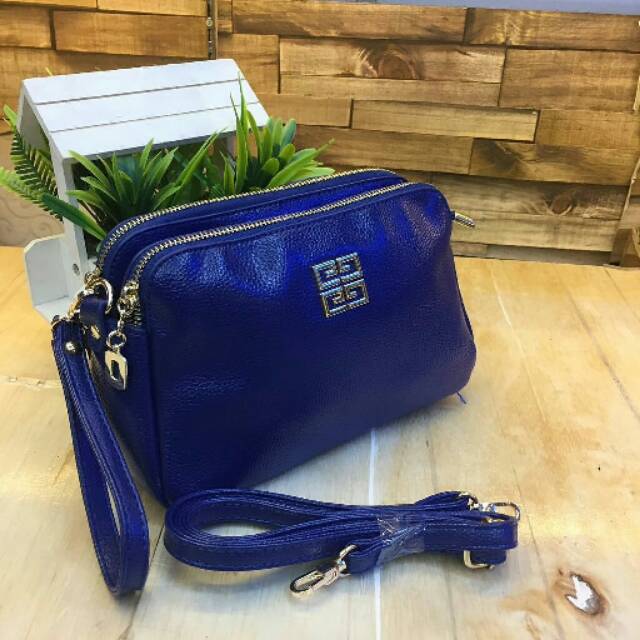 Tas selempang Givenchy tiga ruang