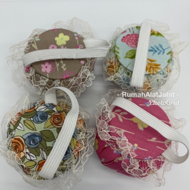 Bantalan Jarum / Pin Cushion bentuk Gelang Tangan