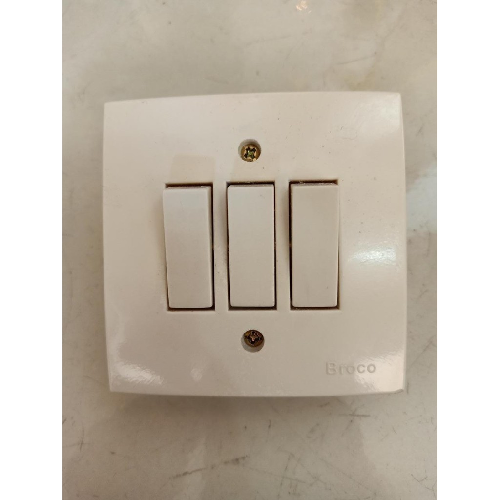 BROCO IB SAKLAR 3 GANG CREAM 6613 (HARGA GROSIR) TRIPLE