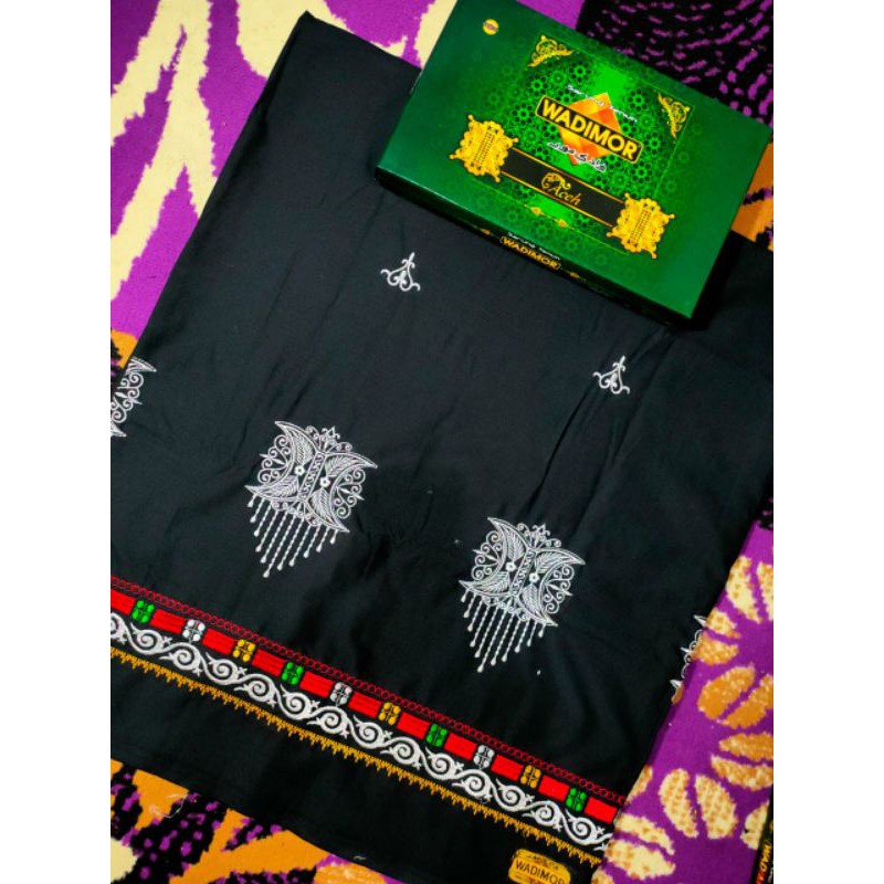 Sarung bordir pintu Aceh