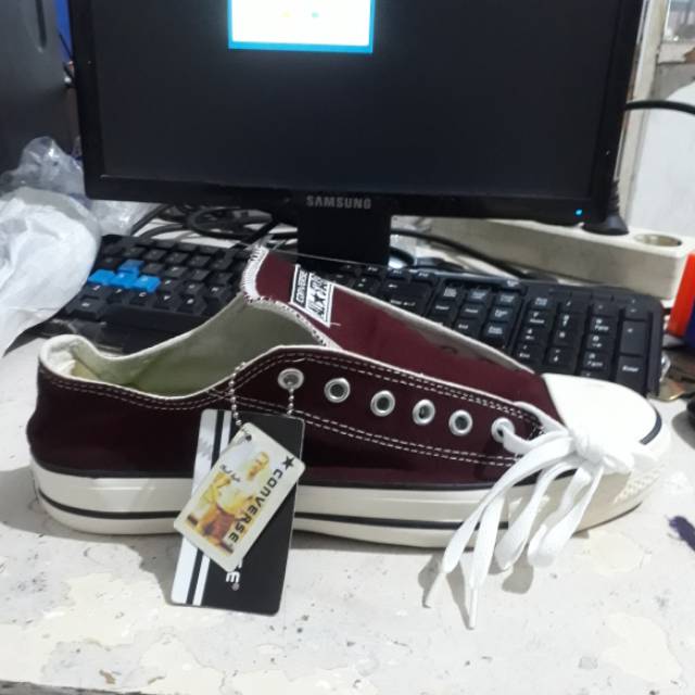  SEPATU  CONVERSE UKURAN  BESAR 44 45  30CM WARNA MERAH MAROON 