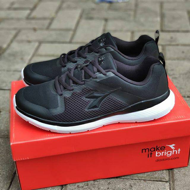 Sepatu Diadora Imperia Cowok DIAX9F0203BK