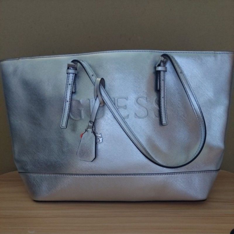 [PRELOVED] Tas guess silver tote besar bisa selempang tali panjang vintage ori