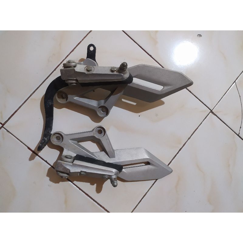 Footstep fotstep underbone bostep depan sepasang pijakan kaki new honda cb150r cb 150r new cb150r le