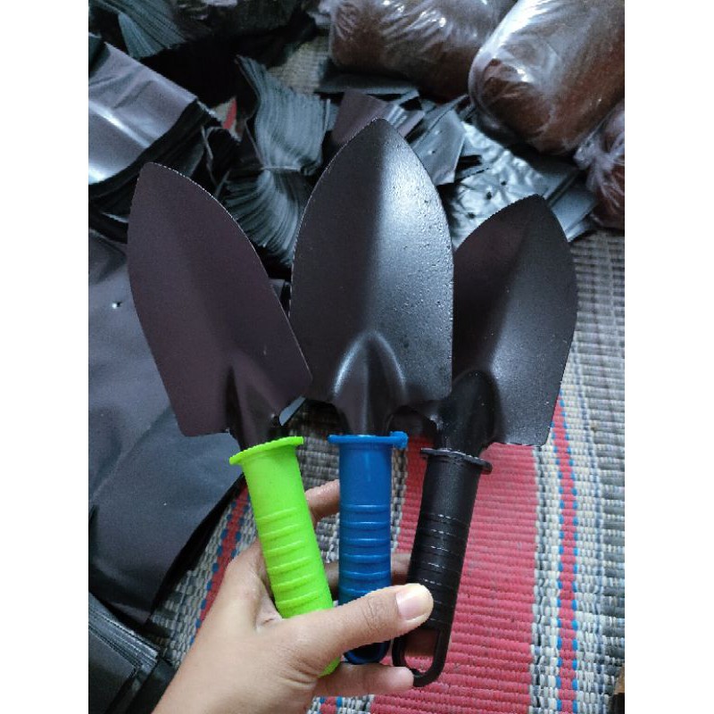 SEKOP TANAMAN MINI BERKEBUN