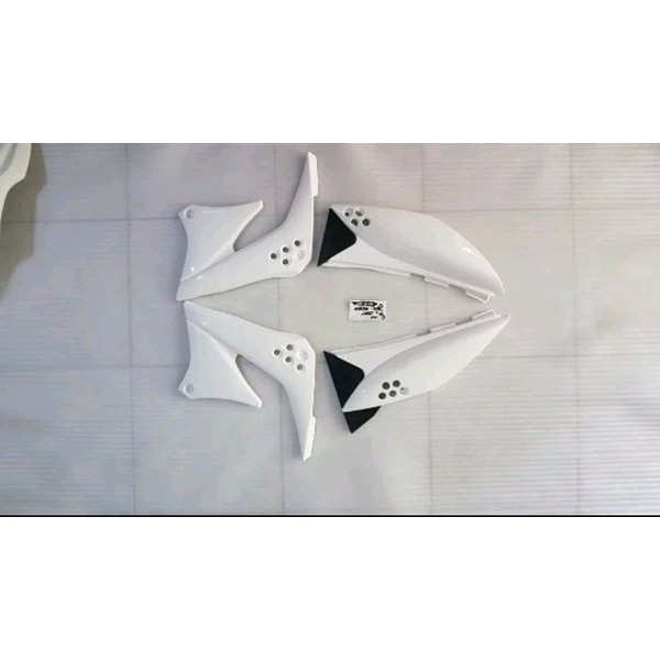 COVER BODY & SAYAP KLX S G PUTIH