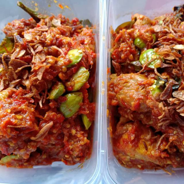 

Ayam Balado+Petai Menggoda nafsu Makan