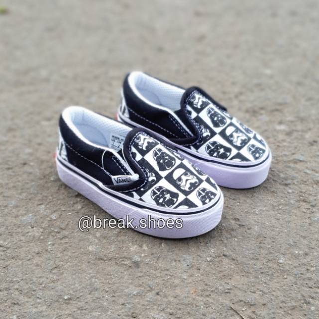 Sepatu anak motif starwars slip on hitam putih