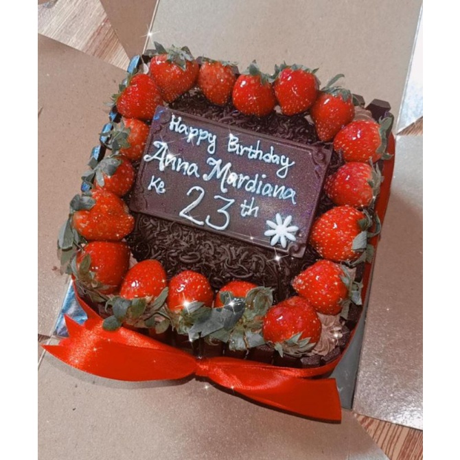 

BLACKFORES KOTAK PAGAR FULL COKLAT STOBERI