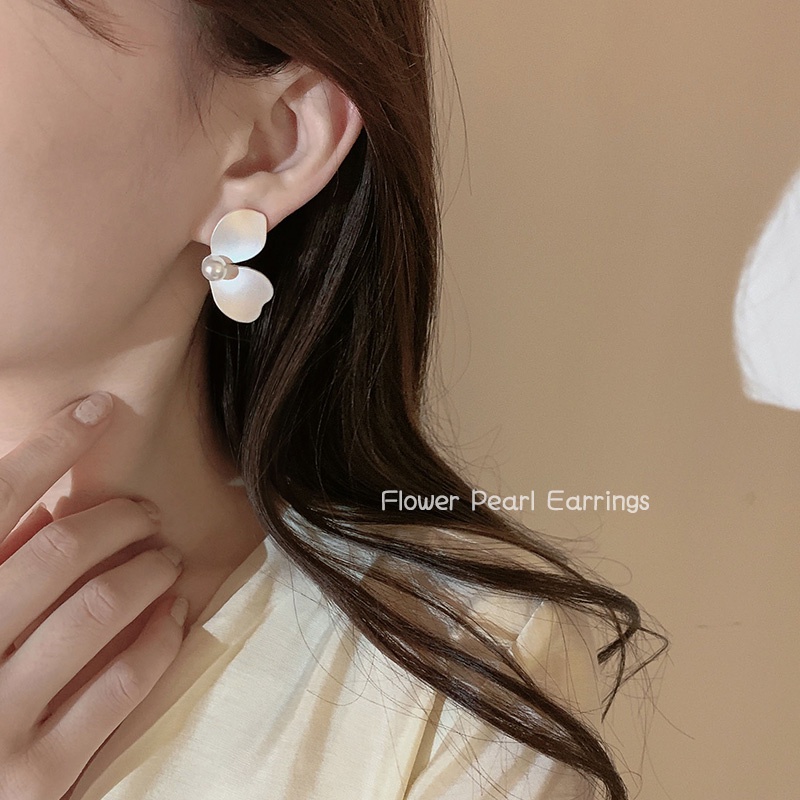 Bunga Anting Mutiara Korea Ringan Mewah dorp earrings Wanita2023Fashion Baru Earing Putih