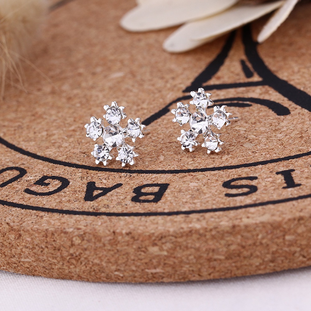 Korean Exquisite Personality Earrings Ear Stud Mini Flower Pearl Student Female Earring Wholesale
