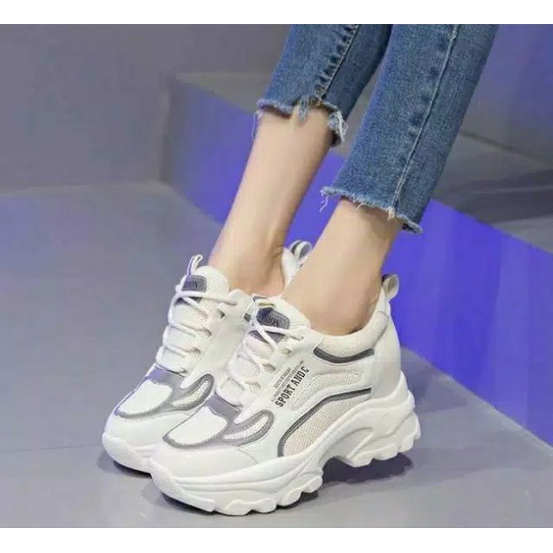 Sepatu Sneakers Wanita Ub 35