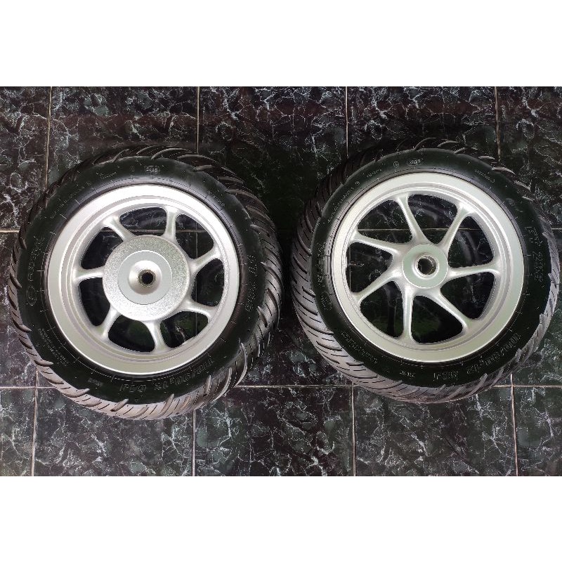 Velg Scoopy Ring 12 Komplit Ban Cat Mulus Ban Tebal Like New