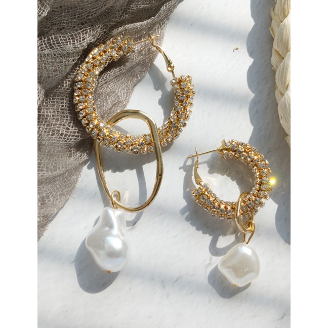 LRC Anting Tusuk Fashion Gold Alloy Diamond Pearl Stud Earrings F72475