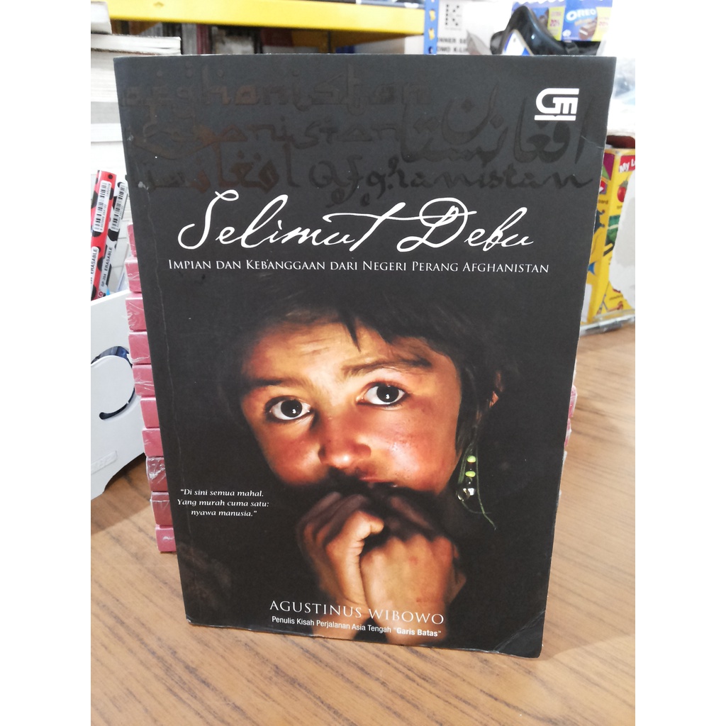 Buku Selimut Debu --- Agustinus Wibowo