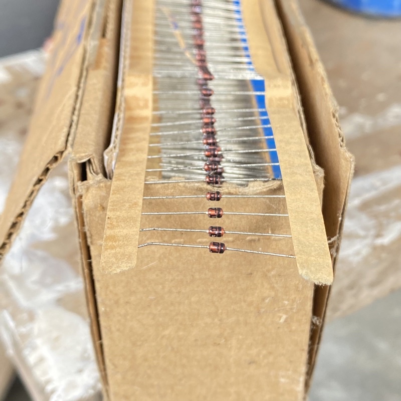 10pcs dioda zener 5v6 1/2watt stock lama