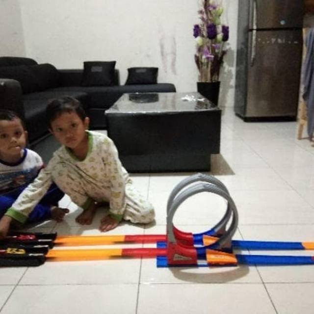 Mainan Track Racing Hot Wheels 2 Jalur Model Trek Halilintar Anak