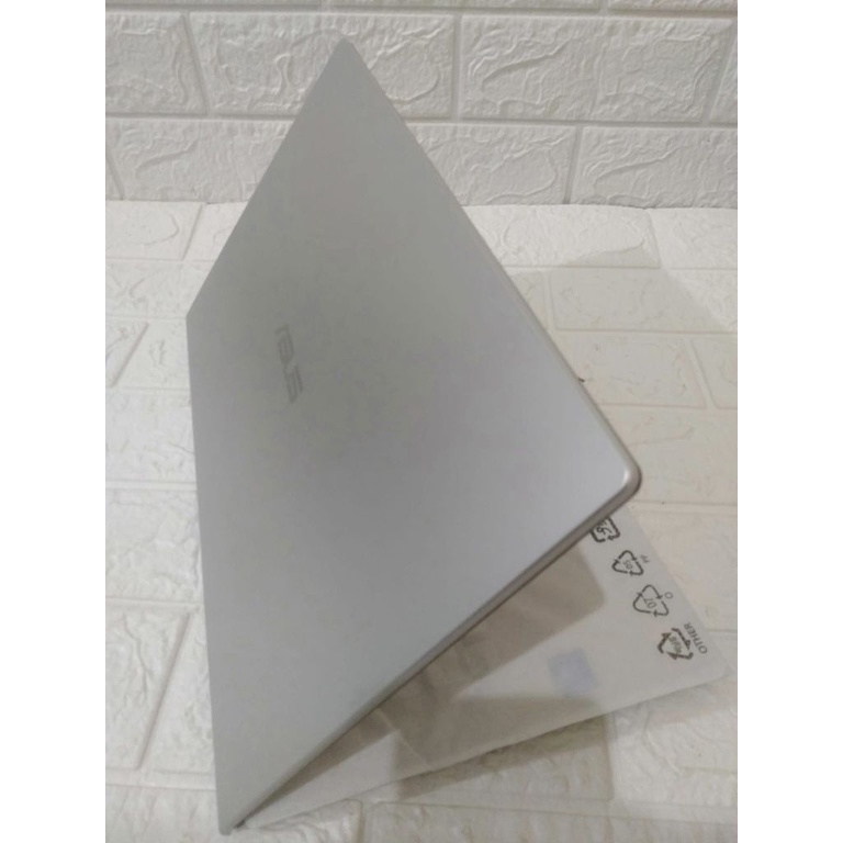 ASUS A416MAO