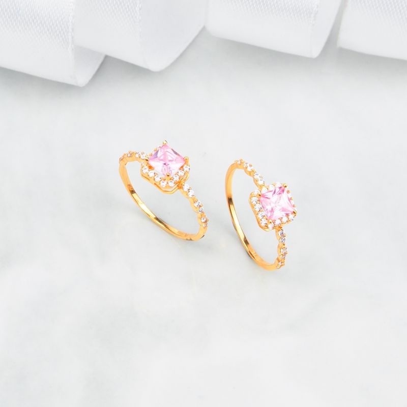 Cincin Emas Solitaire Kotak Mata Pink - Toko Emas Gadjah