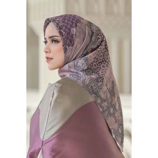 Buttonscarves Haramain Berry NEW