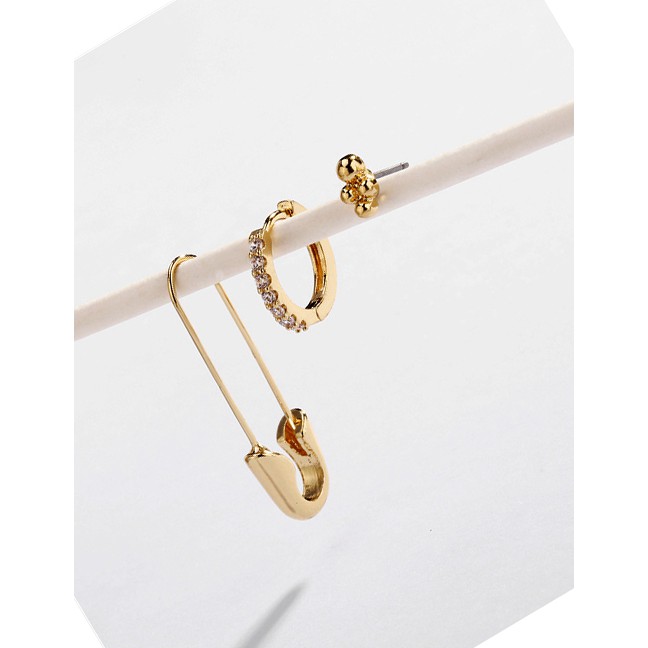 LRC Anting Tusuk Fashion Gold Alloy Diamond Stud Earrings D28774