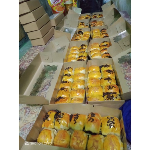 

Bolen pisang cokelat keju