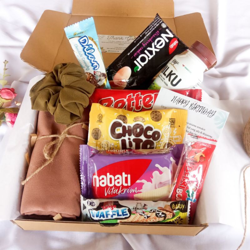 

Gift box/Kado ulang tahun/Hampers hijab kado