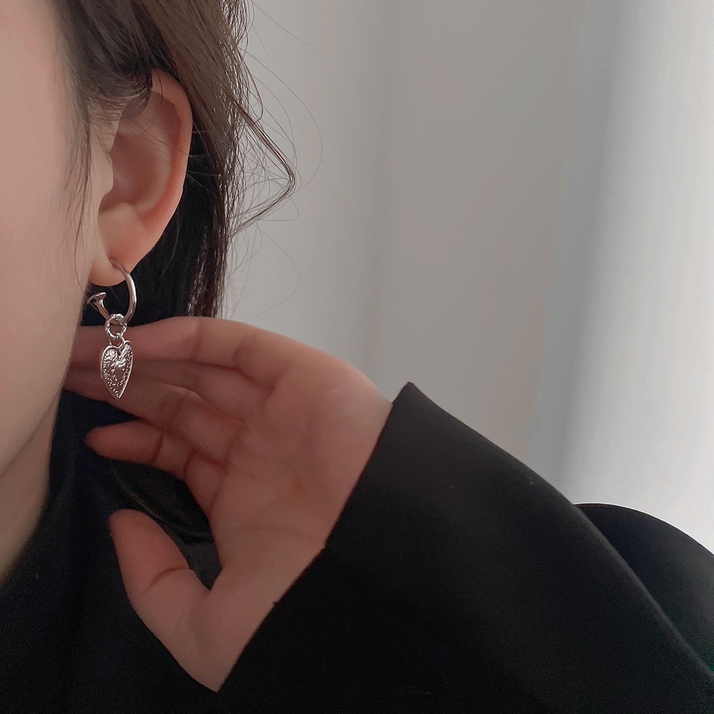 Anting Tusuk Motif Hati Timbul Ala Retro Untuk Wanita