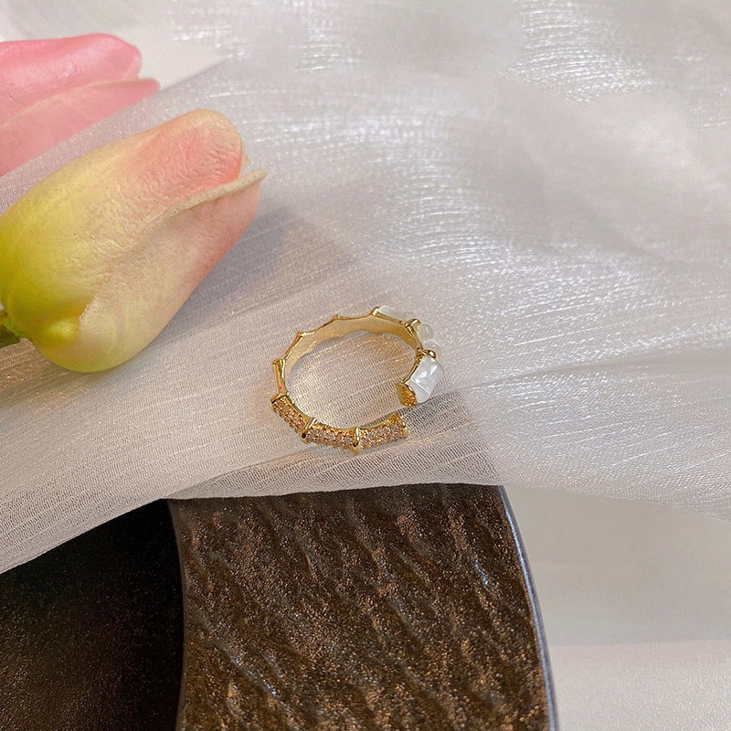 Cincin Jari Telunjuk Wanita Model Terbuka Adjustable Hias Opal Carnation