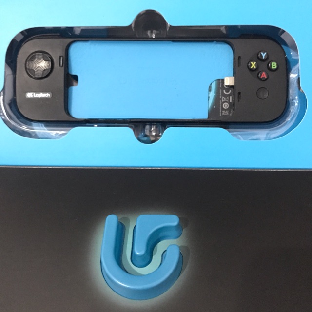 Logitech controller + battery (preloved)