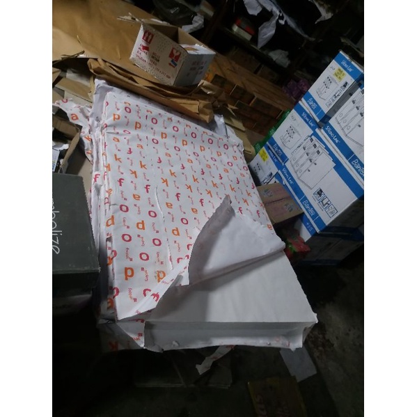 

KERTAS ROTI BESAR 75cmx100cm BERKUALITAS / baking paper / Greese Proof paper food pack