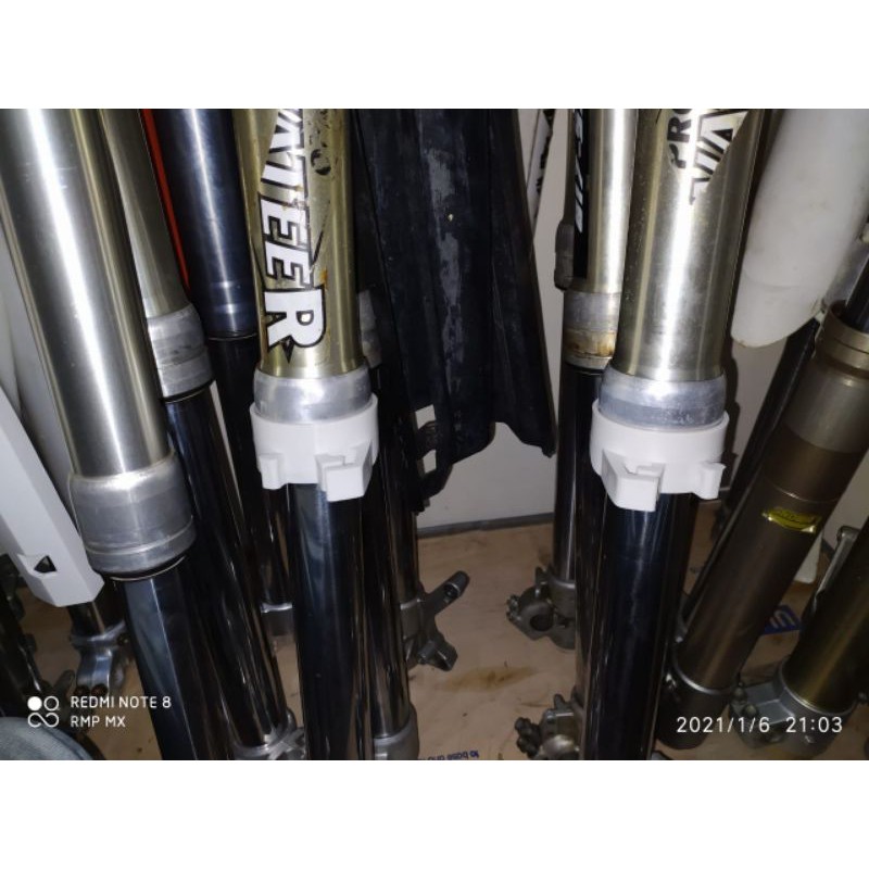 Cincin Cover Shock YZ 125 250