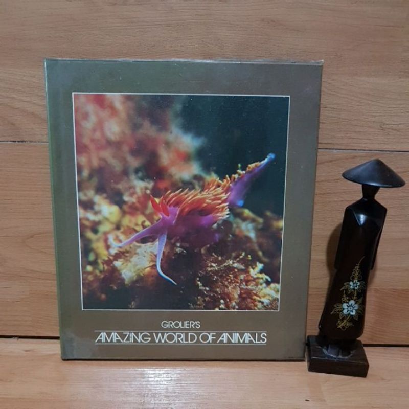 AMAZING WORLD OF ANIMALS GROLIERS