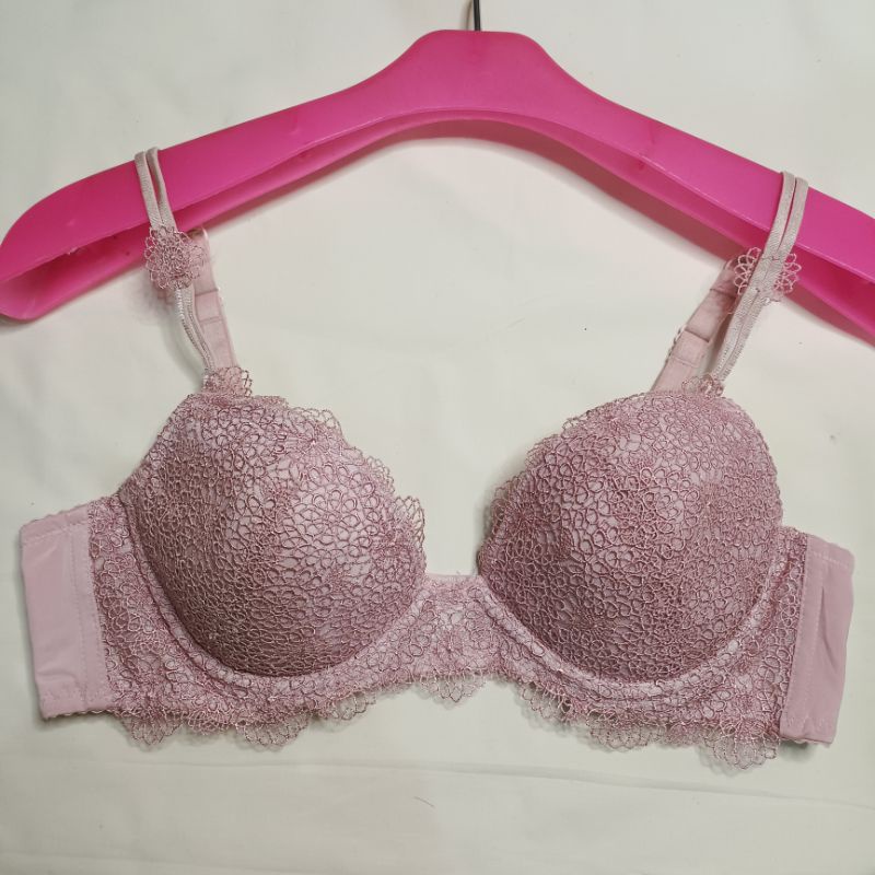 preloved bra branded Vera Wang for fidelia size 38 A