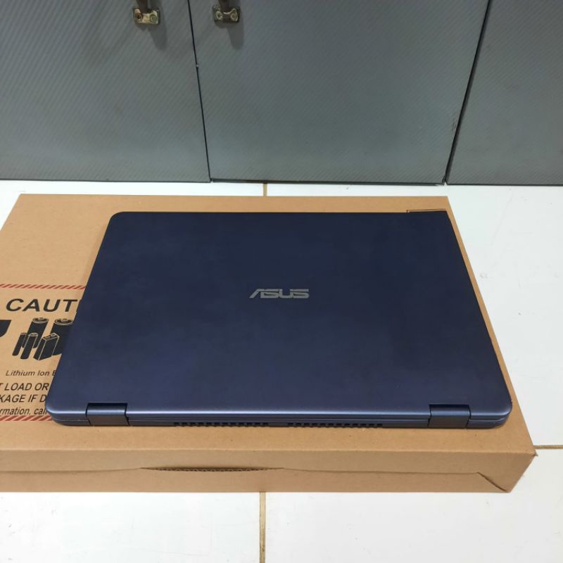 Laptop 2 in 1 Asus TP410U Cor i5-7200U Ram 8GB SSD 256GB+EMMC 60GB Tablet Touchscreen Nvdia Geforce 930MX 2GB Mulus