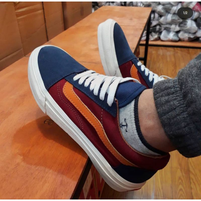 Vans Sepatu Pria Promo