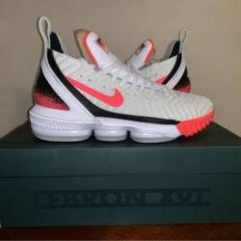 Nike Lebron 16 Low Hot Lava Flyknit