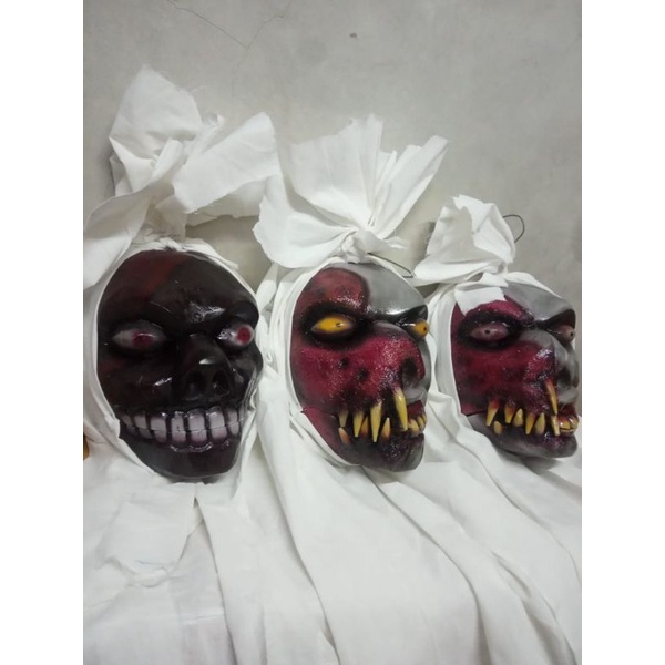 Topeng kayu pocong
